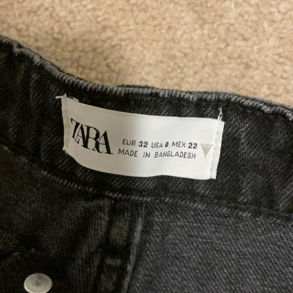 Zara black frayed denim shorts - Picture 2 of 2